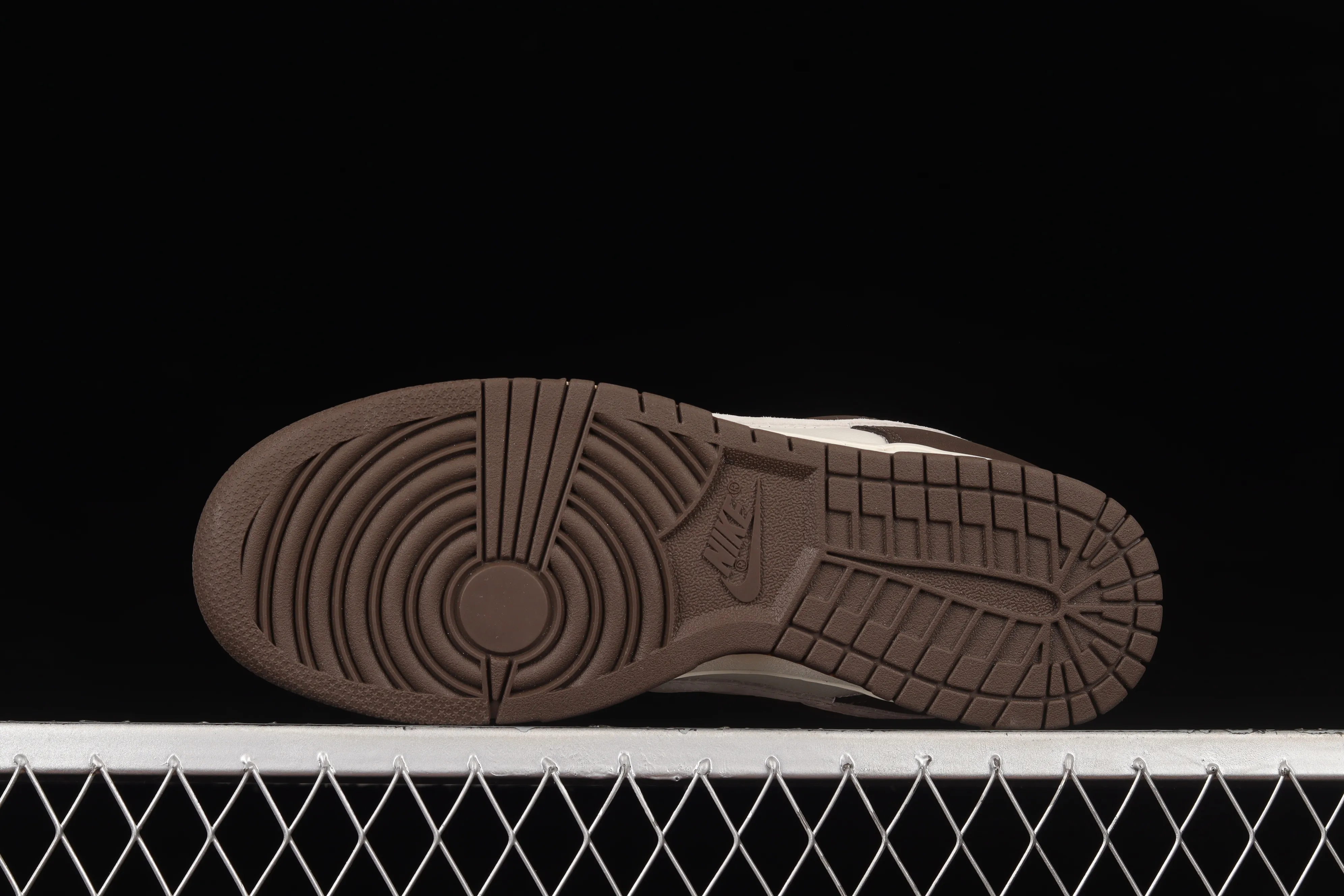 All Categories Nk SB Dunk Series Nk SB Dunk Low Low-top sneakers F version Otomo Katsuhiro x NK SB Dunk Low "Steamboy OST" Otomo Katsuhiro co-branded SB low-top sports and leisure sneakers LF0039-001